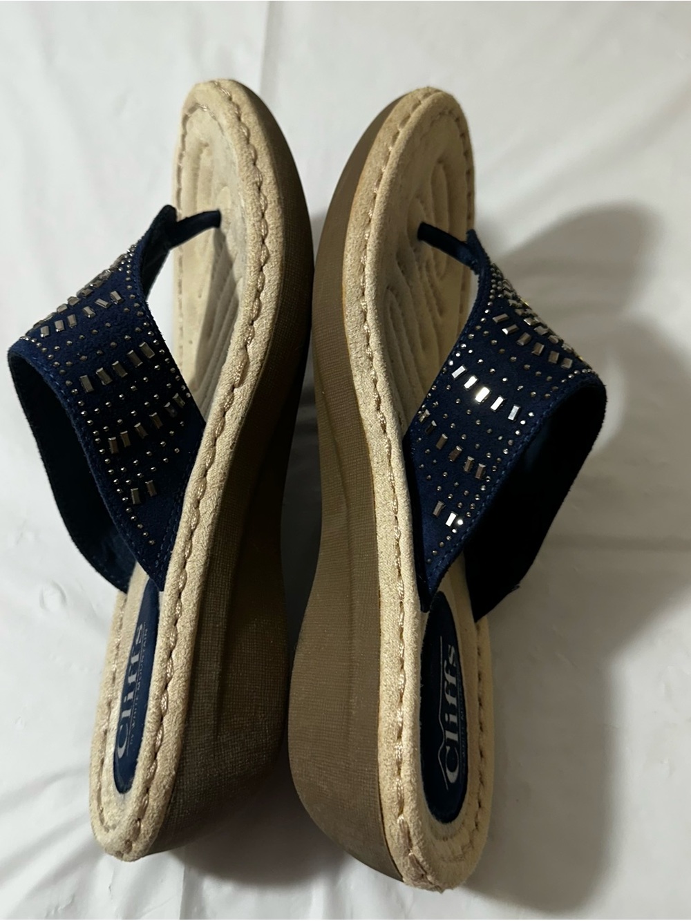 Cliffs by WHITE MOUNTAIN Navy Embellished Thong Sandals Size 7 - Picture 5 of 11